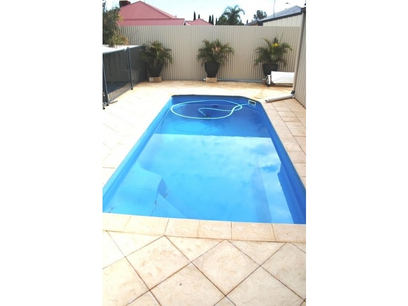 16 Henneker Drive, Kalgoorlie WA 6430