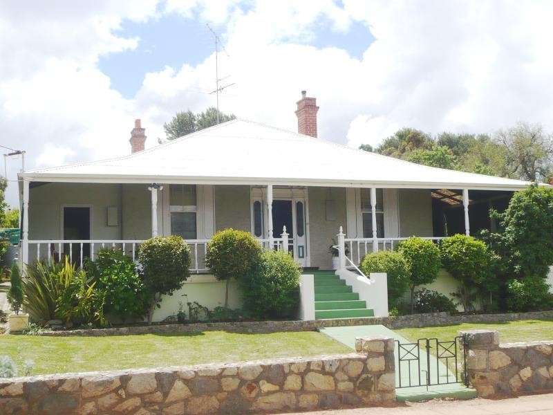 4 Falcon Street, Narrogin WA 6312