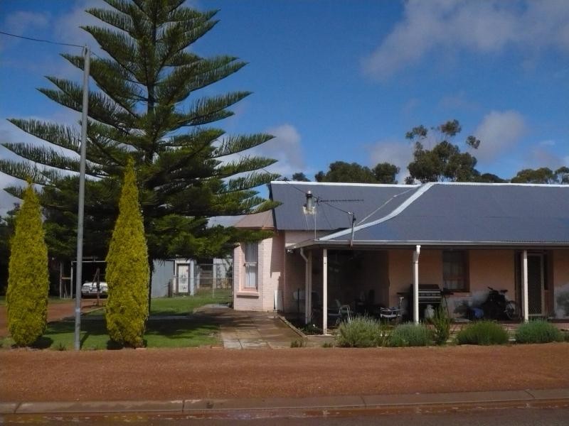 8 Federal Street, Narrogin WA 6312