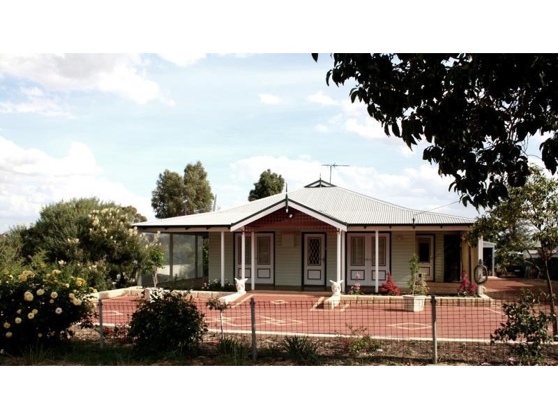 23 McIntyre, Dumbleyung WA 6350