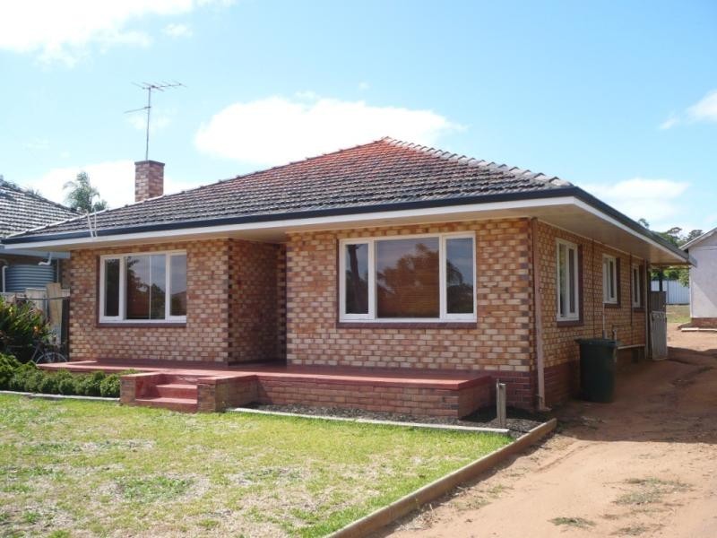 11 Burns, Narrogin WA 6312