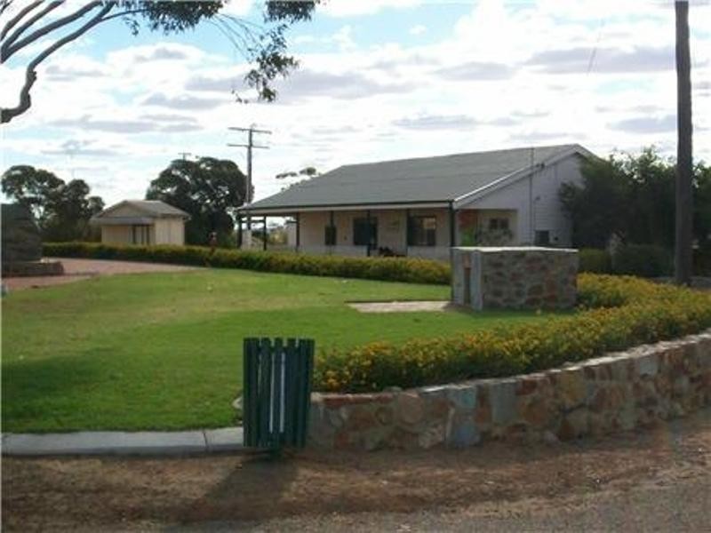 83 Railway Terrace, Goomalling WA 6460