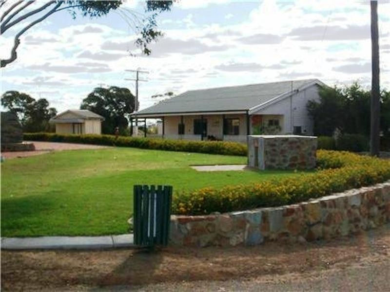 83 Railway Terrace, Goomalling WA 6460