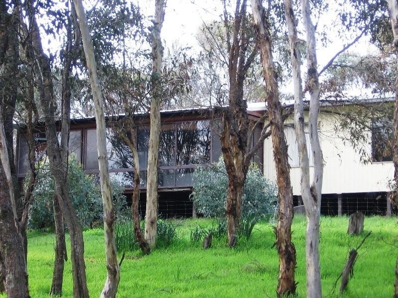 17 Railway Road, Clackline WA 6564