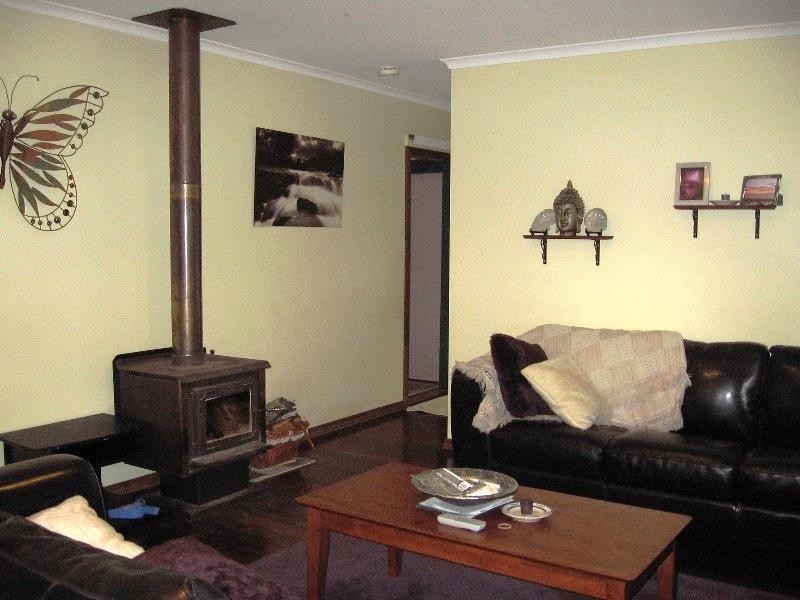 17 Railway Road, Clackline WA 6564