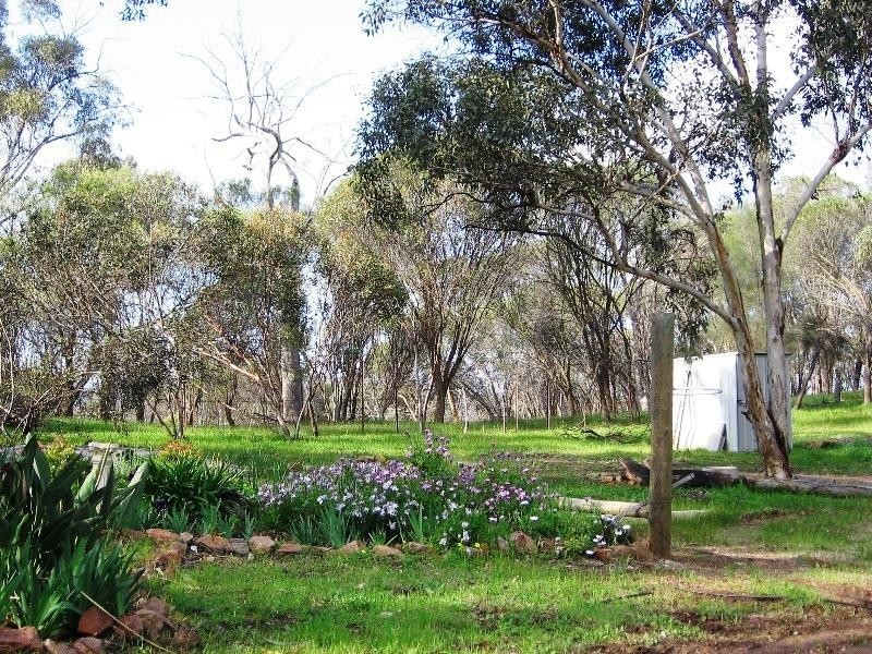 17 Railway Road, Clackline WA 6564