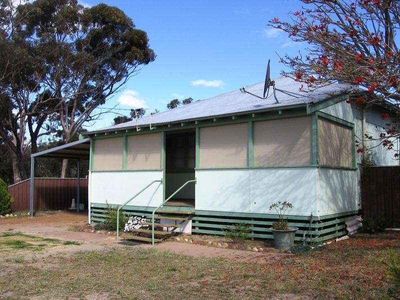 32 Mitchell Street, Cunderdin WA 6407