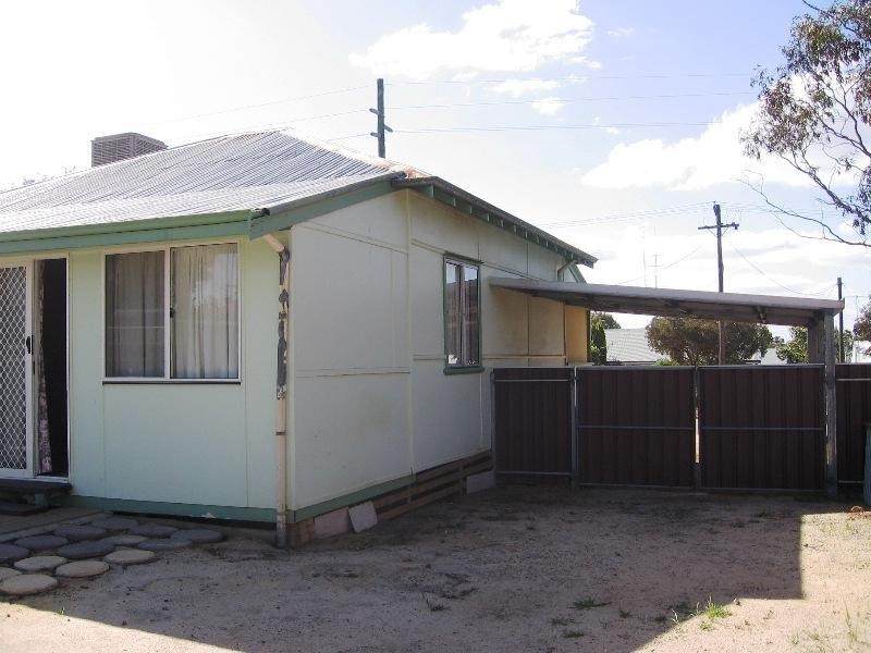 32 Mitchell Street, Cunderdin WA 6407