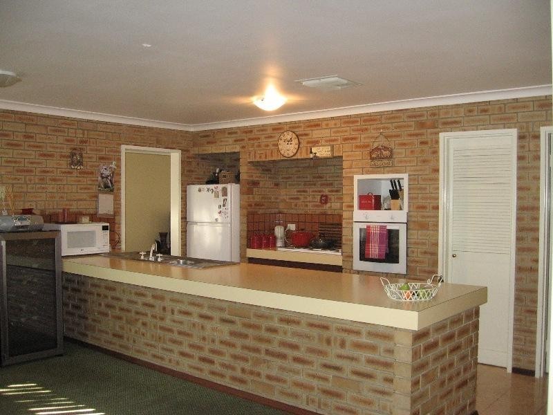 11 Doctors Drive, Northam WA 6401