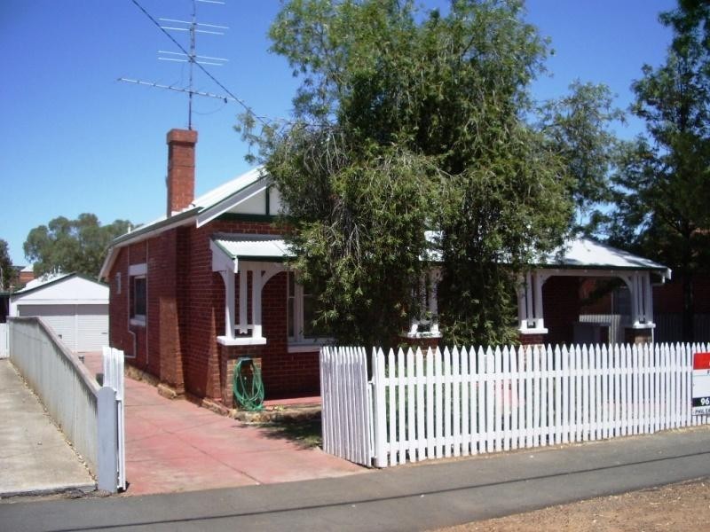 12 Grey Street, Northam WA 6401