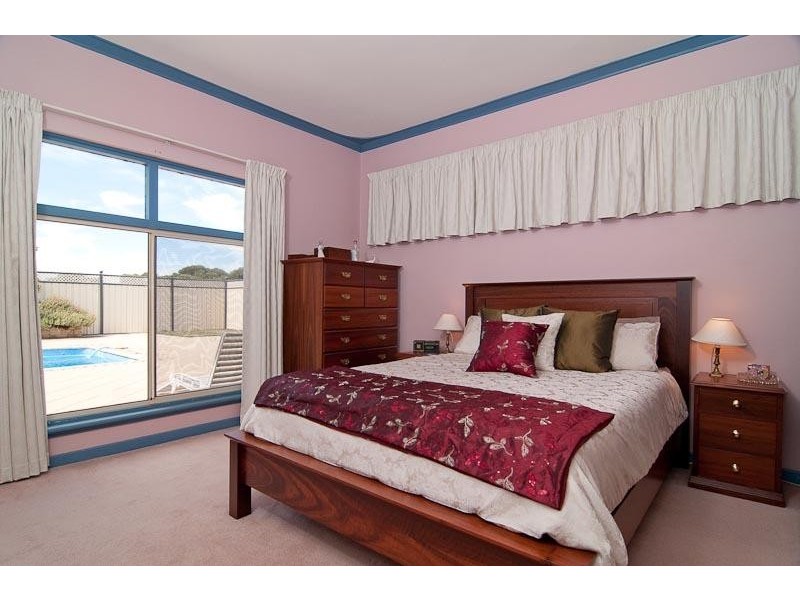 6 Sheenan Road, Cunderdin WA 6407