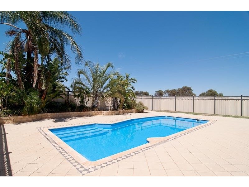 6 Sheenan Road, Cunderdin WA 6407