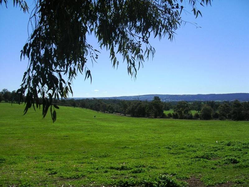 566 FERNIE RD, Toodyay WA 6566