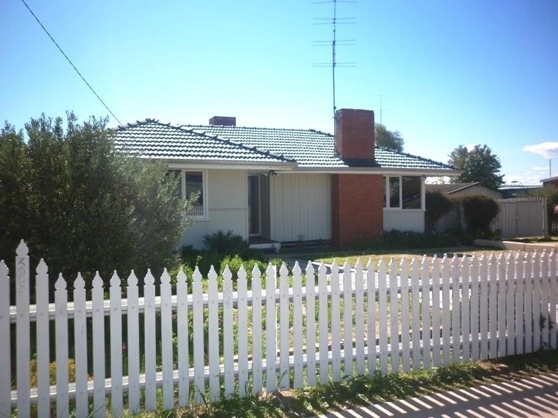 19 Hawes Street, Northam WA 6401