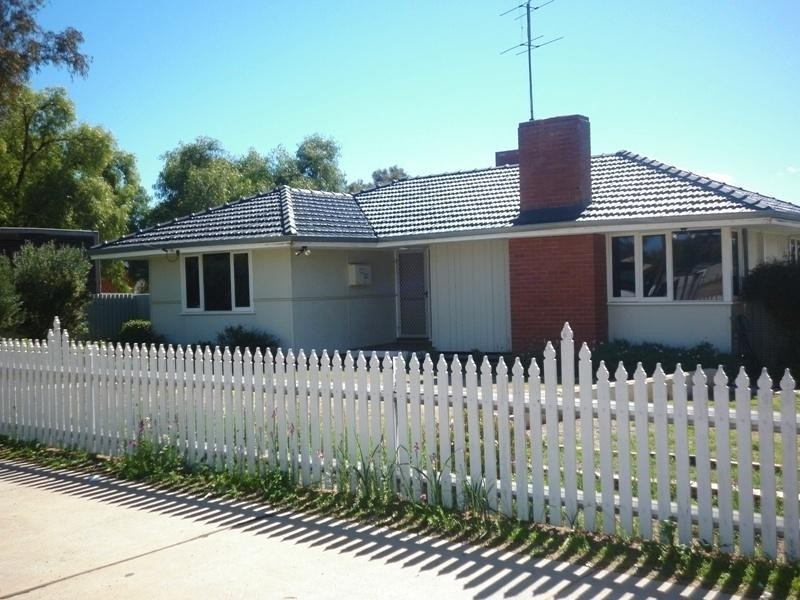 19 Hawes Street, Northam WA 6401