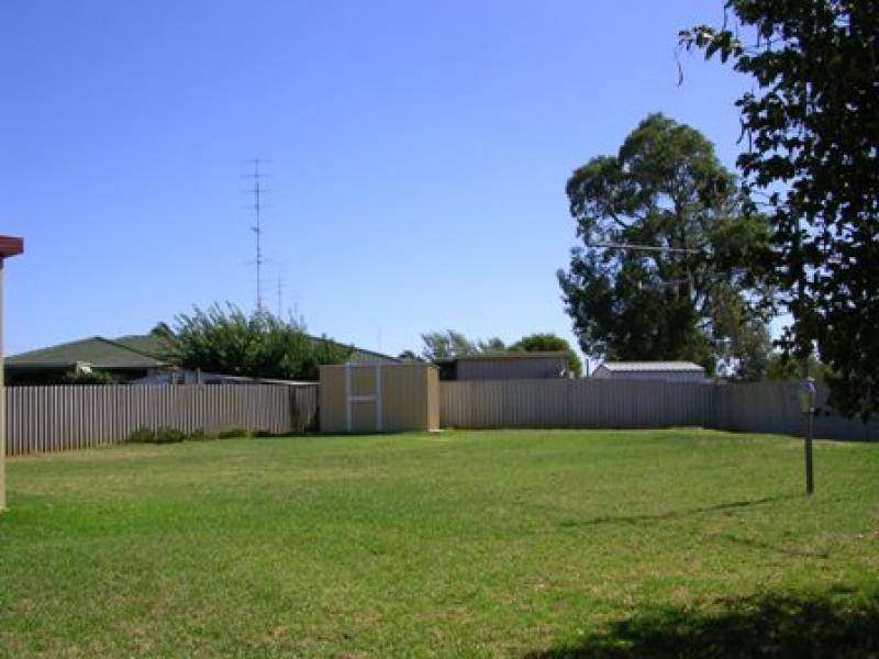 4 FUNSTON COURT, Harvey WA 6220