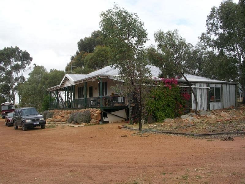 72 Quairading Road, York WA 6302