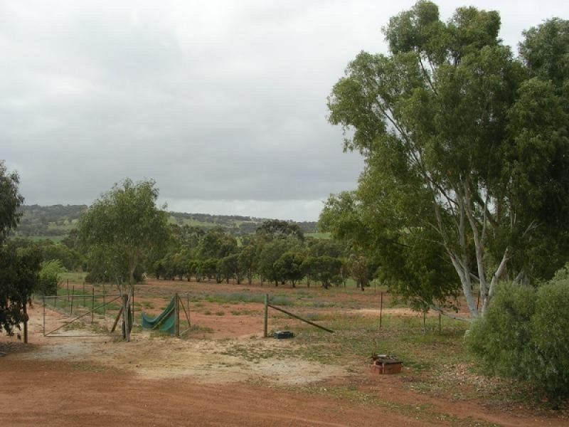 72 Quairading Road, York WA 6302