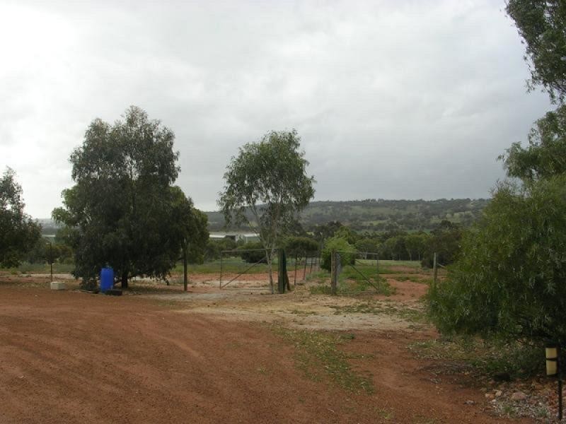 72 Quairading Road, York WA 6302