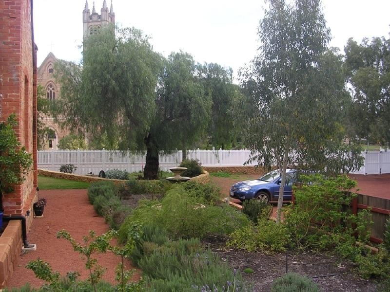 27 South Street, York WA 6302