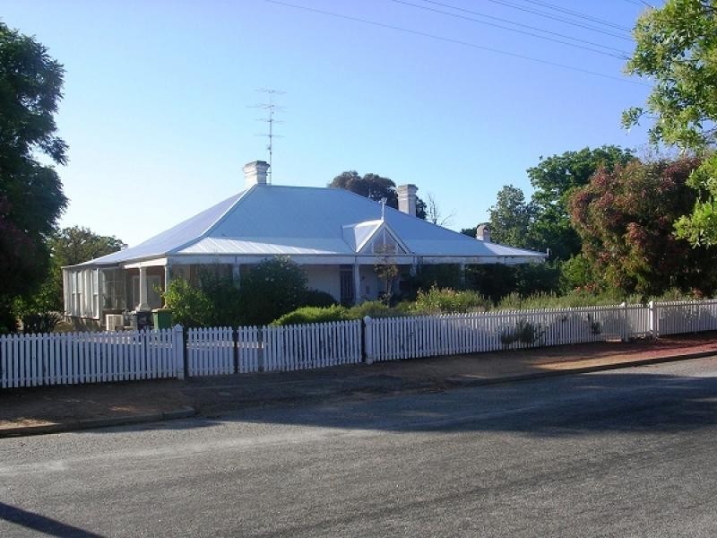 10 GEORGIANA STREET, York WA 6302