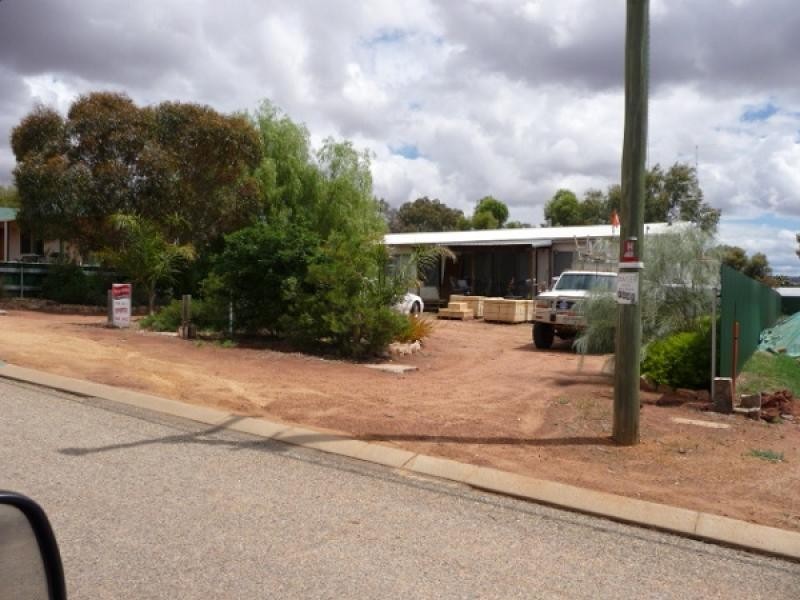 11 Thomson Street, York WA 6302