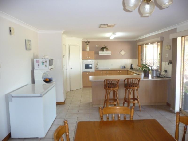 38 Tenth Road, York WA 6302
