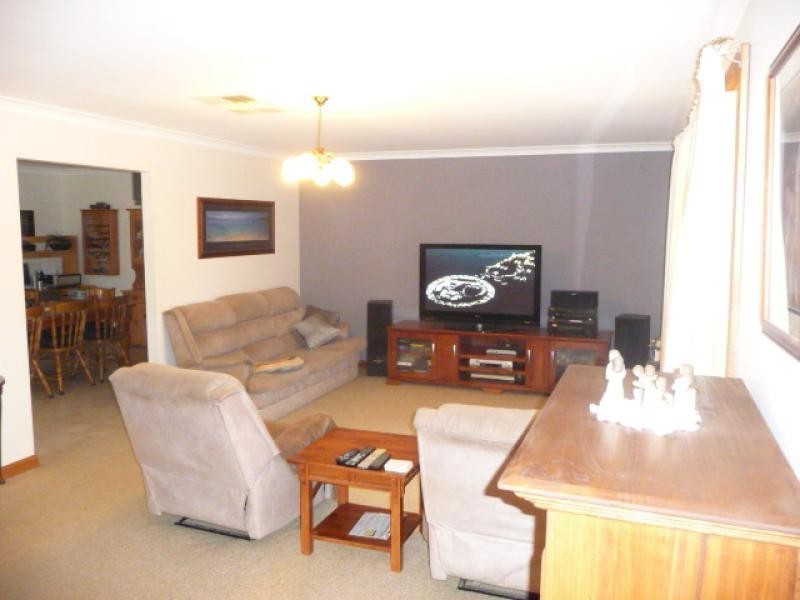 38 Tenth Road, York WA 6302