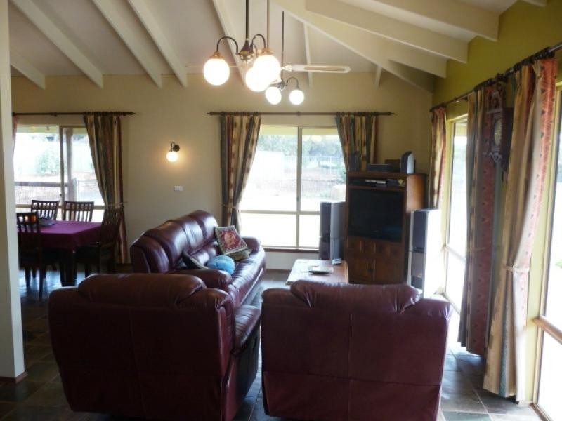 9 Ensign Dale Court, York WA 6302