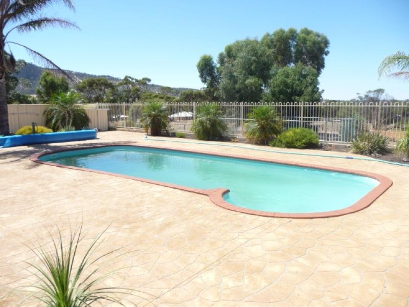 38 Tenth Road, York WA 6302