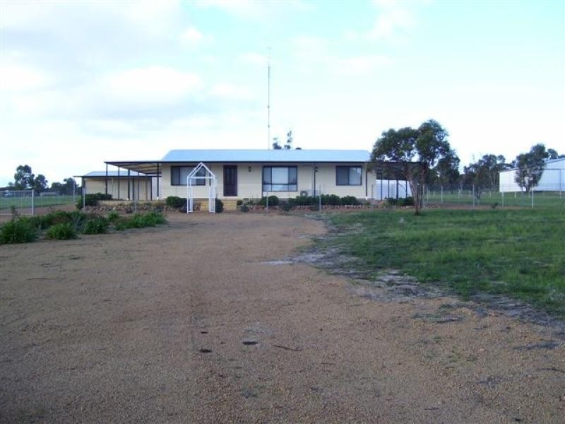 10 Lukin Street, Beverley WA 6304