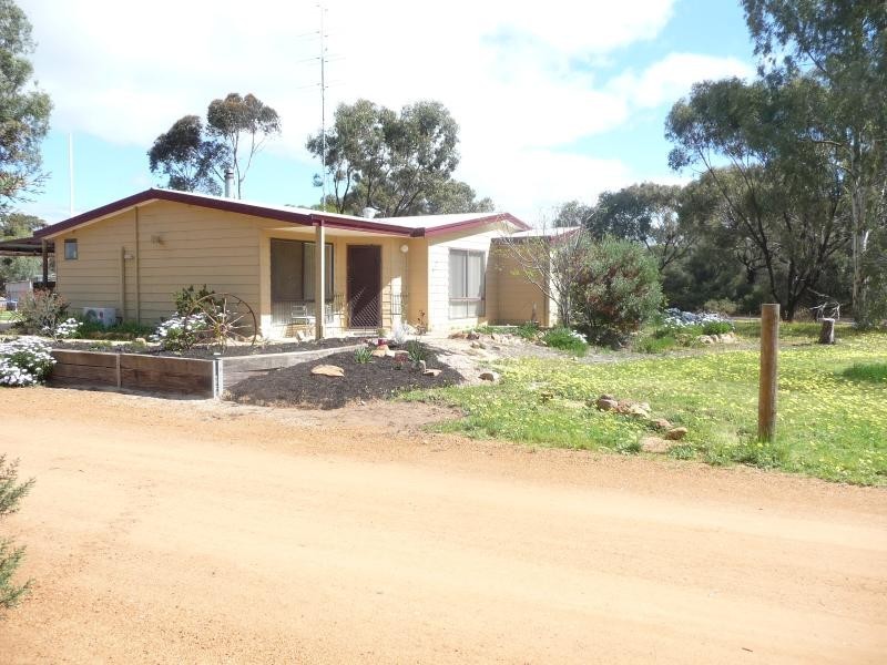58 A Carter Road, York WA 6302