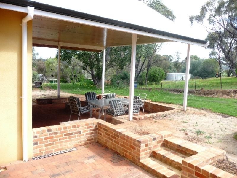 10 Chamberlin Street, York WA 6302