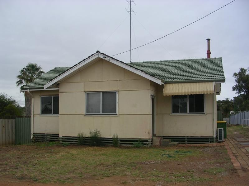 9 Edwards Street, York WA 6302