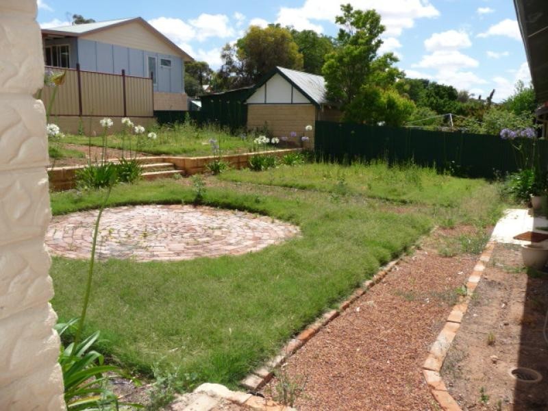 68 MaCartney Street, York WA 6302