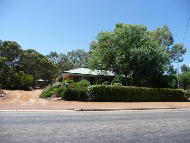 68 Suburban Road, York WA 6302