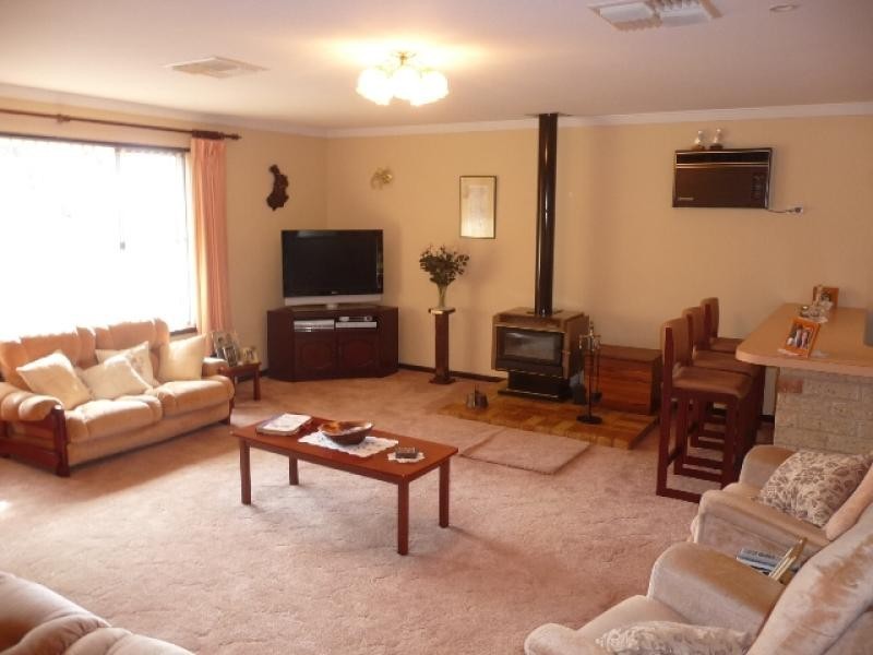 13 Maud Street, York WA 6302