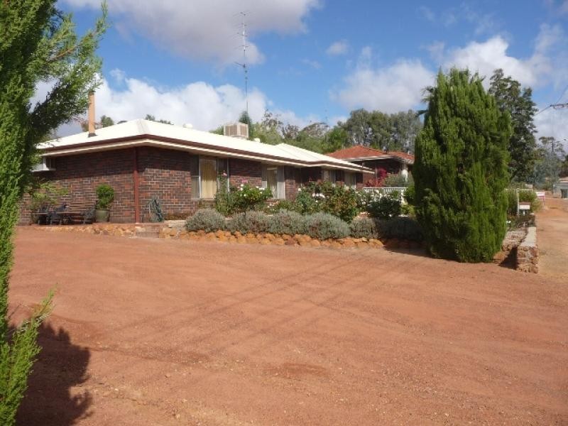 13 Maud Street, York WA 6302