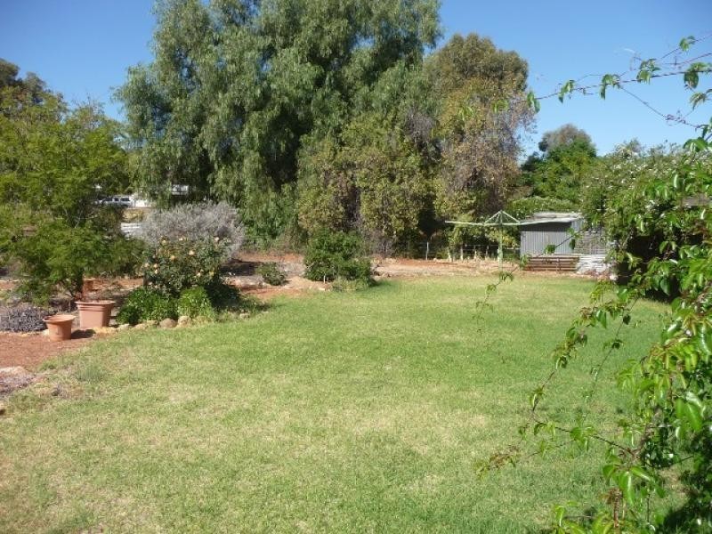 38 Suburban Road, York WA 6302