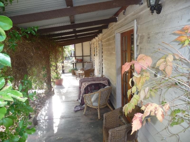 10 Ninth Road, York WA 6302