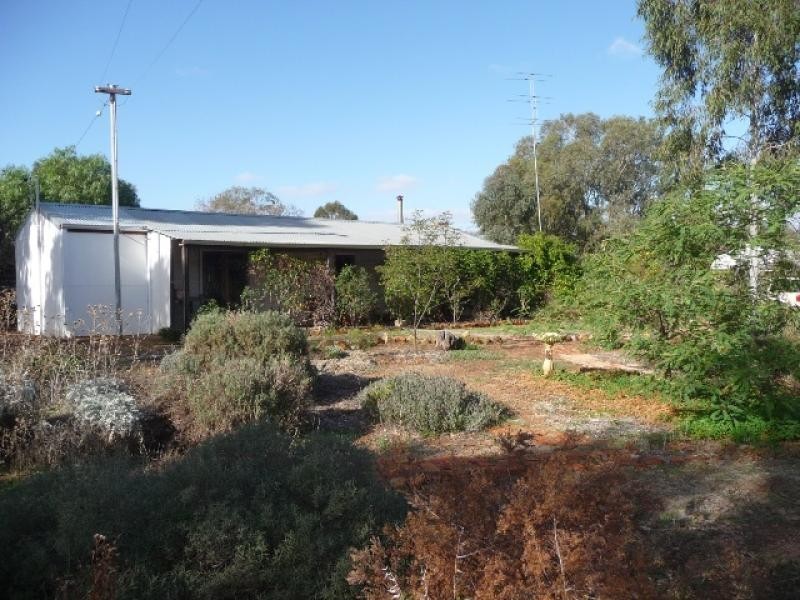 10 Ninth Road, York WA 6302