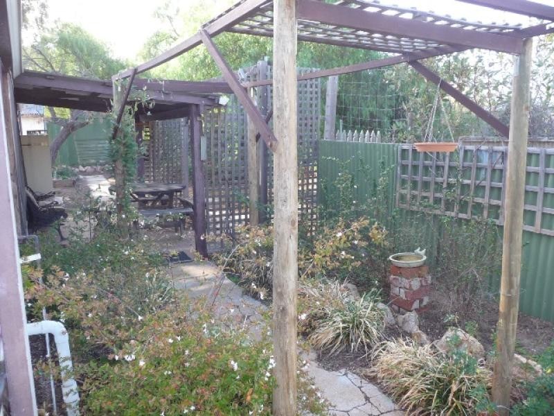 10 Ninth Road, York WA 6302