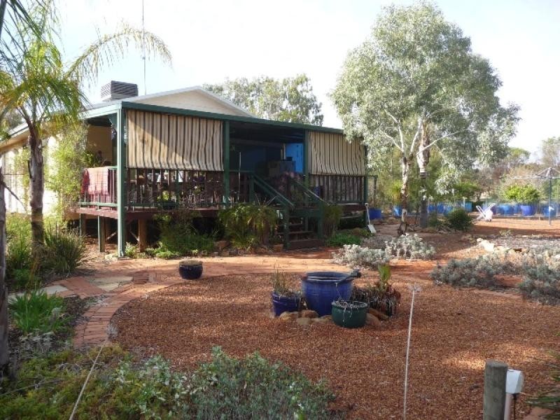 9 Ninth Road, York WA 6302