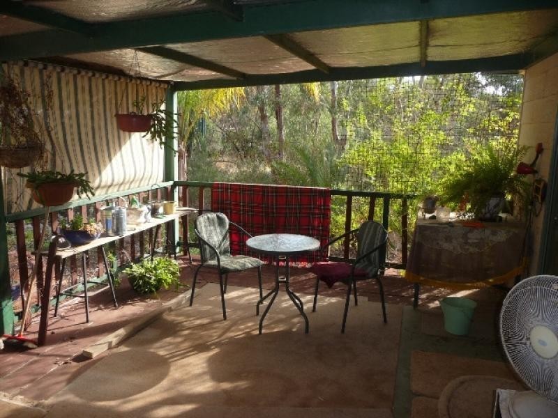 9 Ninth Road, York WA 6302