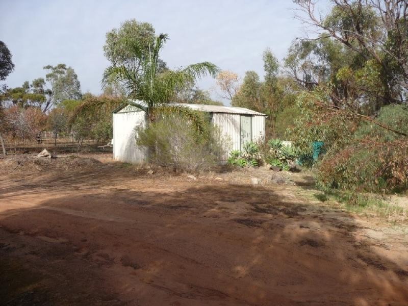 9 Ninth Road, York WA 6302