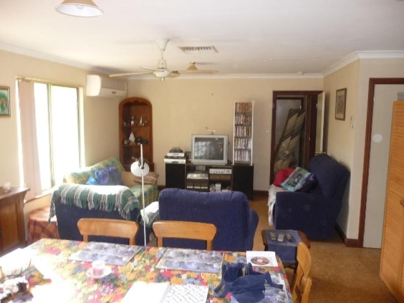 9 Ninth Road, York WA 6302