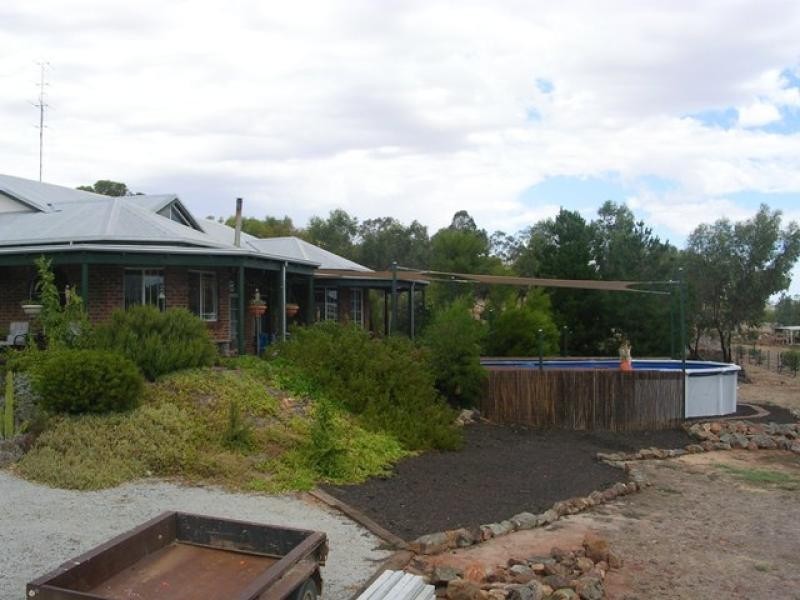 6 Steere Road, York WA 6302