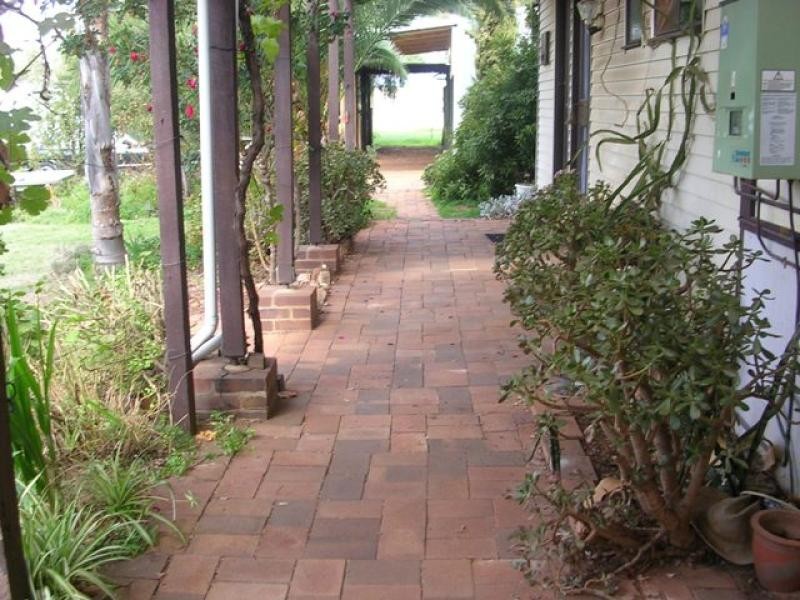 5 Lee Crescent, York WA 6302