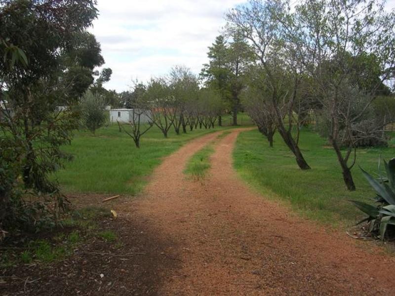 5 Lee Crescent, York WA 6302