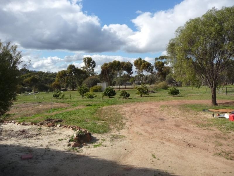 50 Tenth Road, York WA 6302